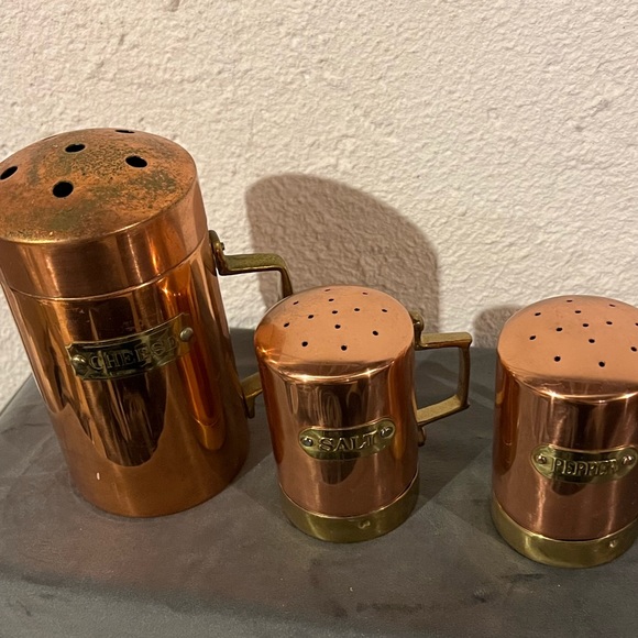 Vintage 1970 Dutch Salt and Pepper with Cheese shakers (Copper) - Picture 2 of 2